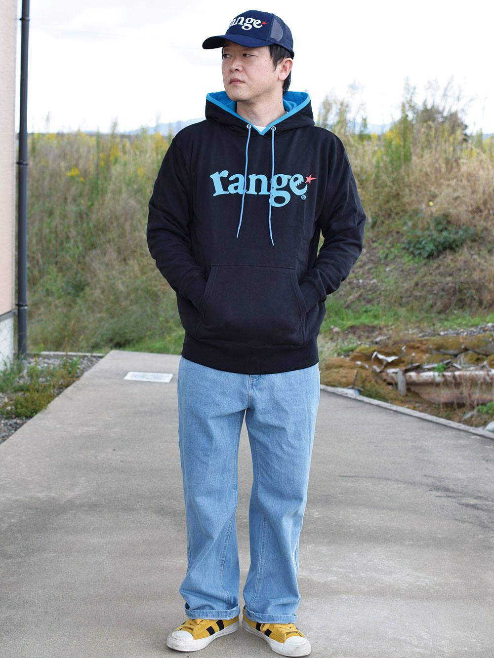 range logo pull over hoody spot color