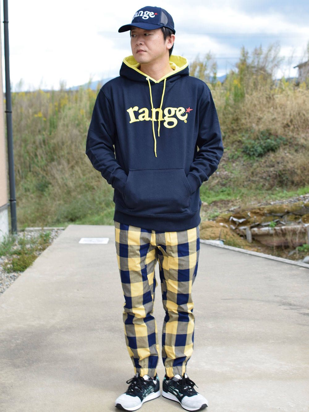 range logo pull over hoody spot color
