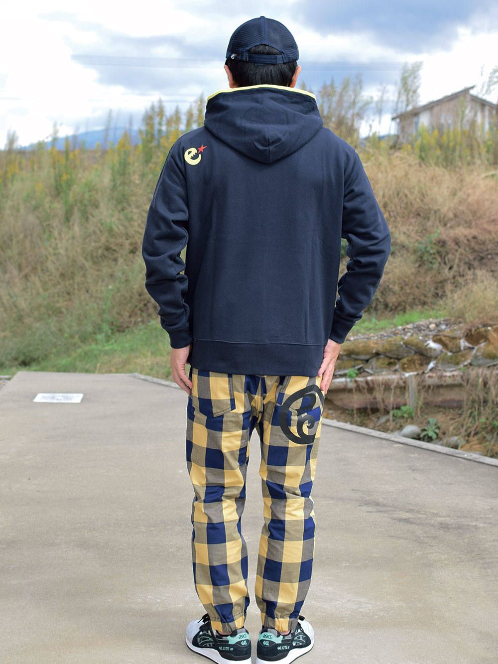 range logo pull over hoody spot color