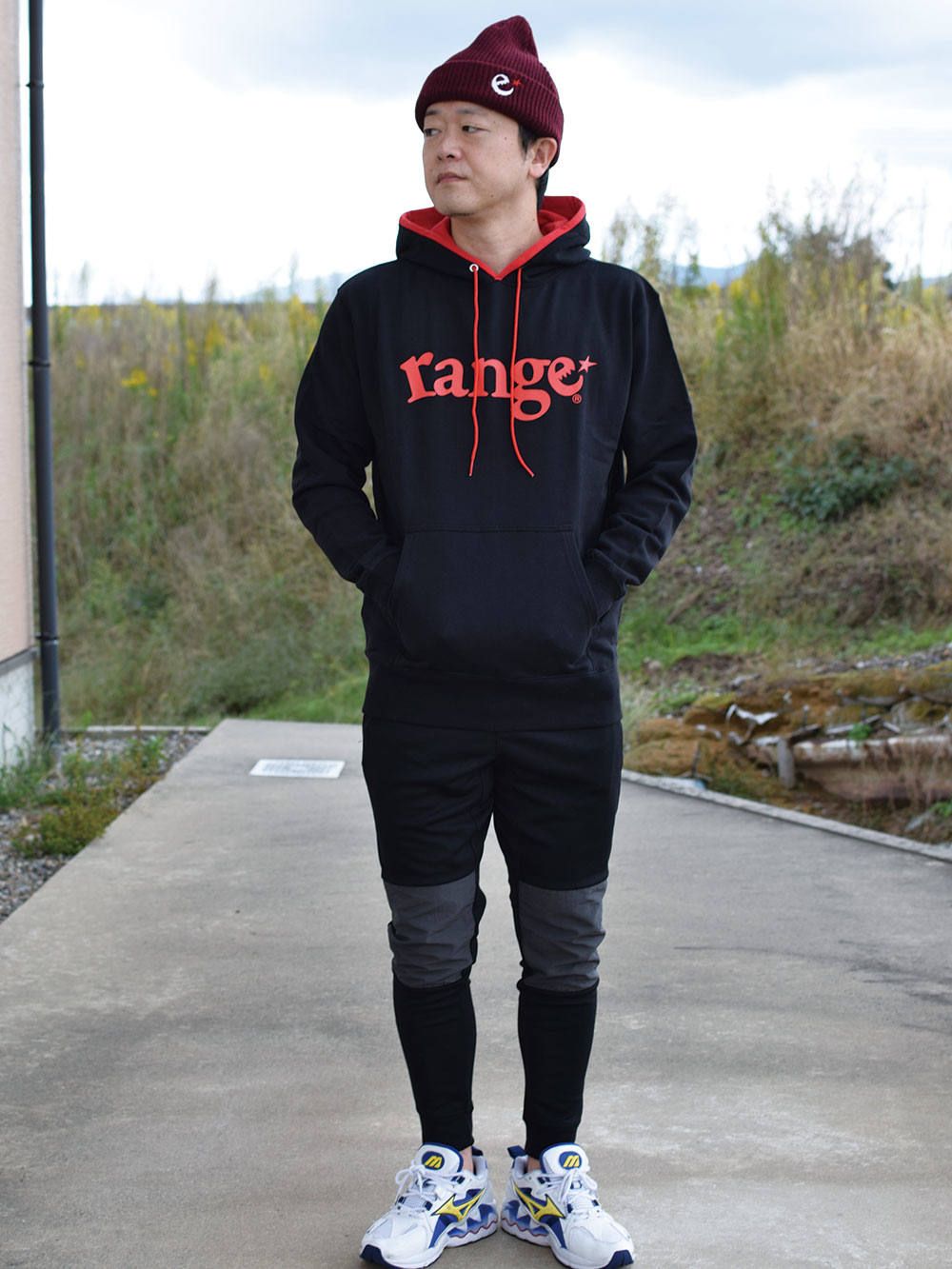 range logo pull over hoody spot color