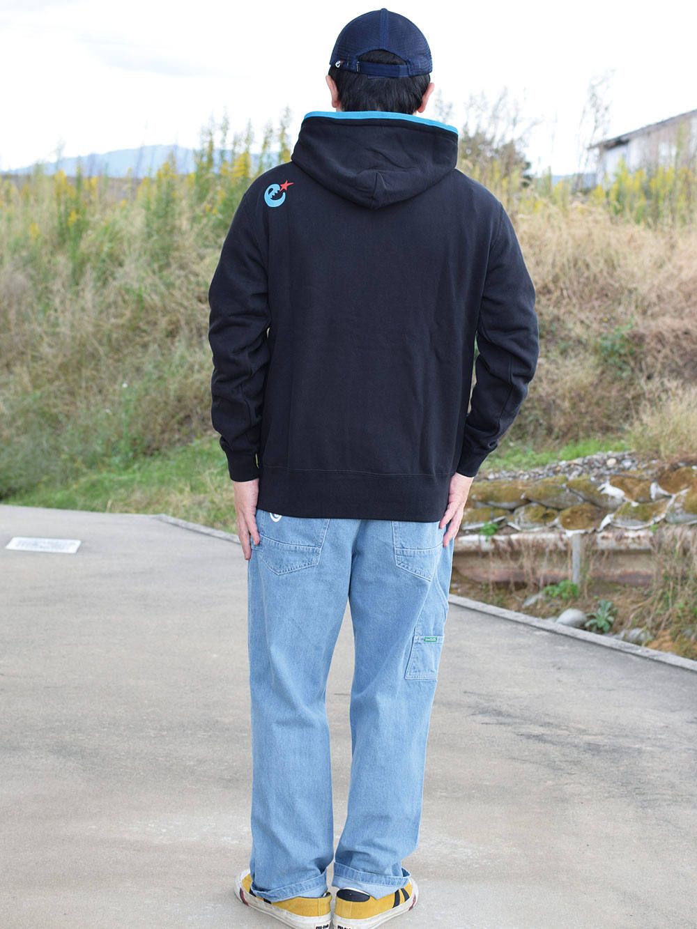 range logo pull over hoody spot color