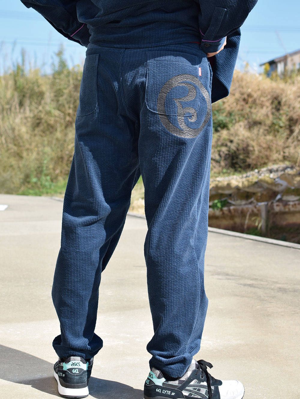 TAPERED CORDUROY-PANTS