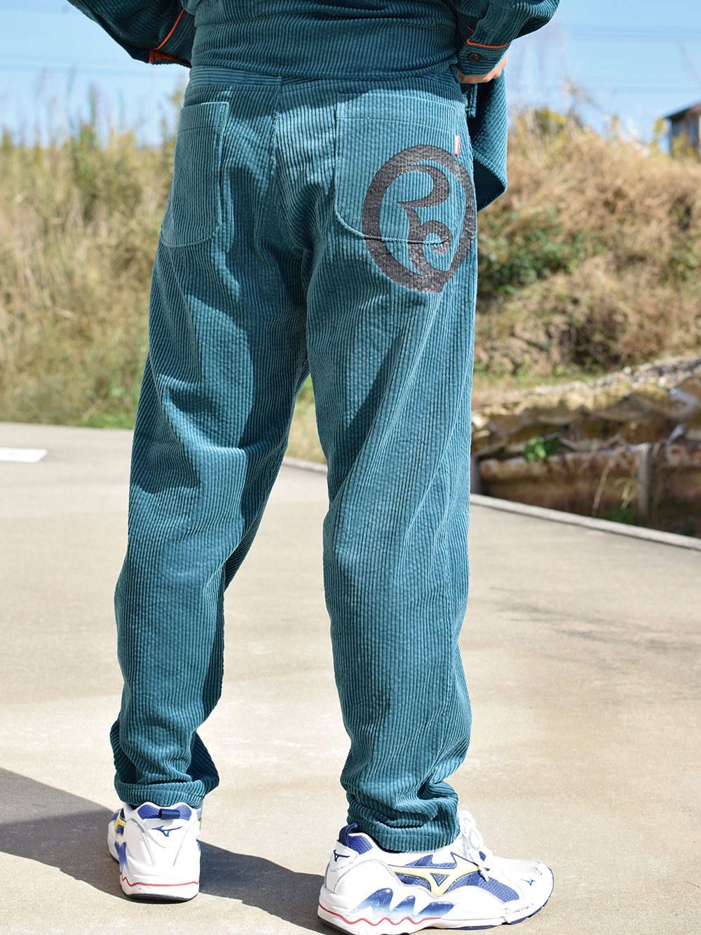 TAPERED CORDUROY-PANTS