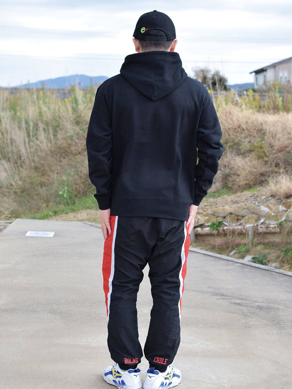 SKATE HAND-HOODIE