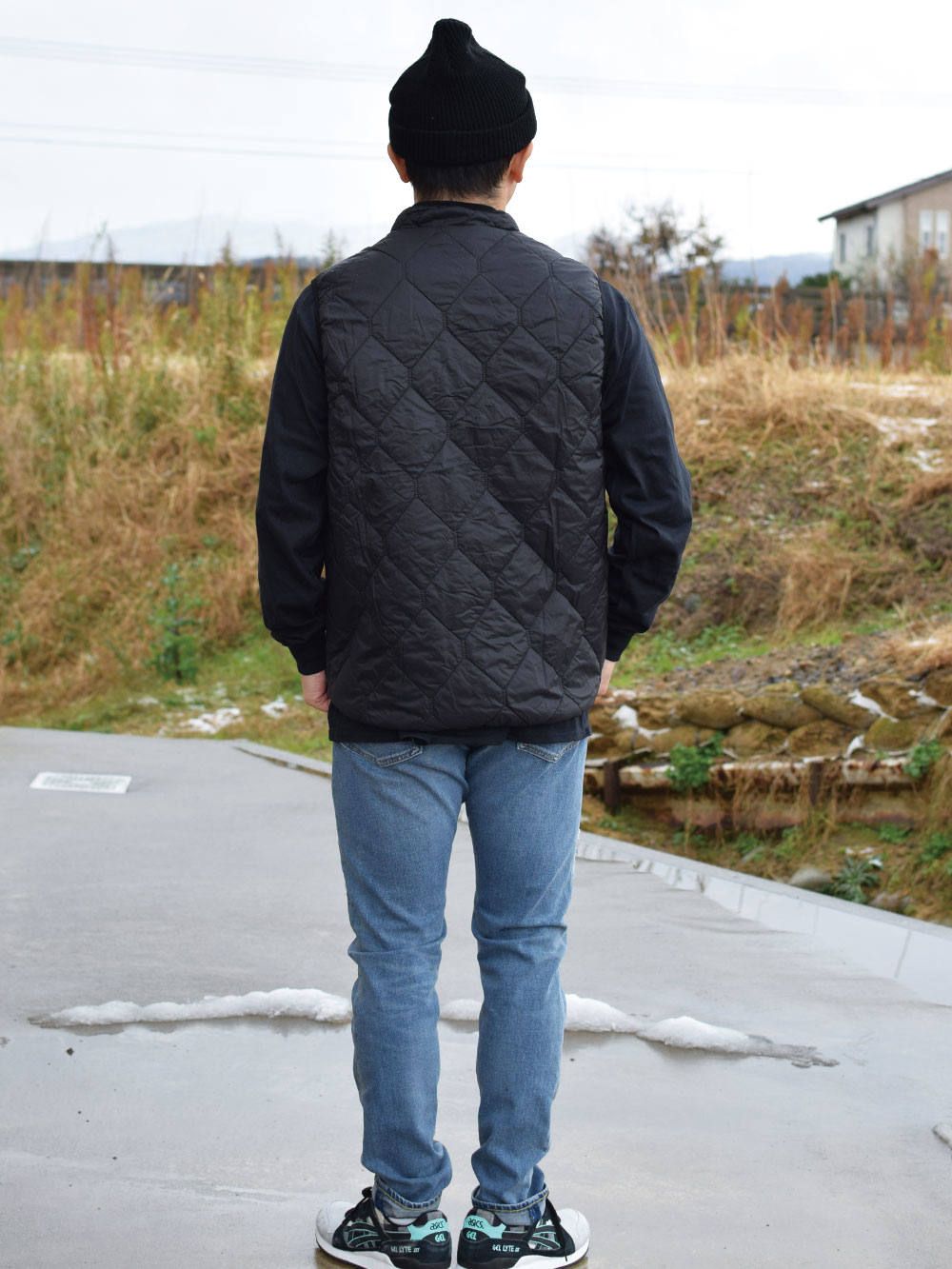 MAGAZINE LOGO-VEST