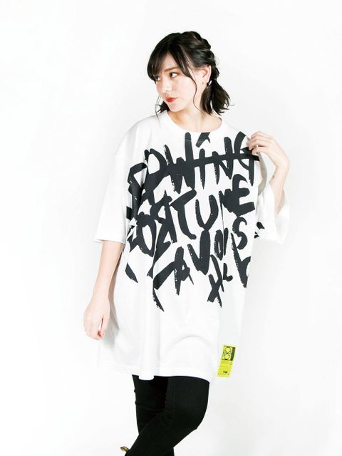 Big Shilhouette “Stick Out” T-shirt