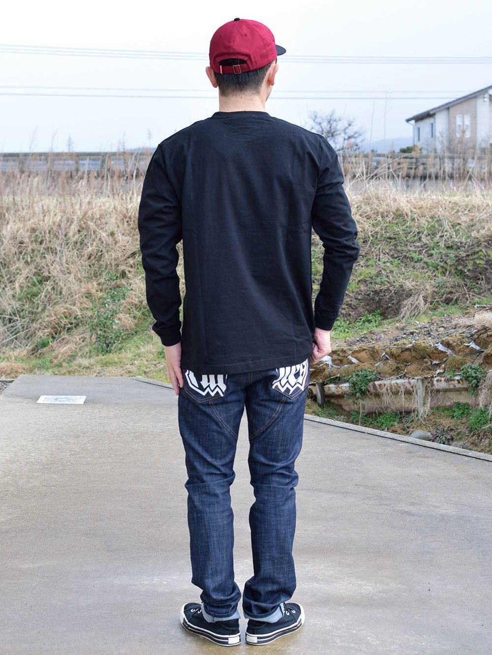 STICKER2 L/S TEE