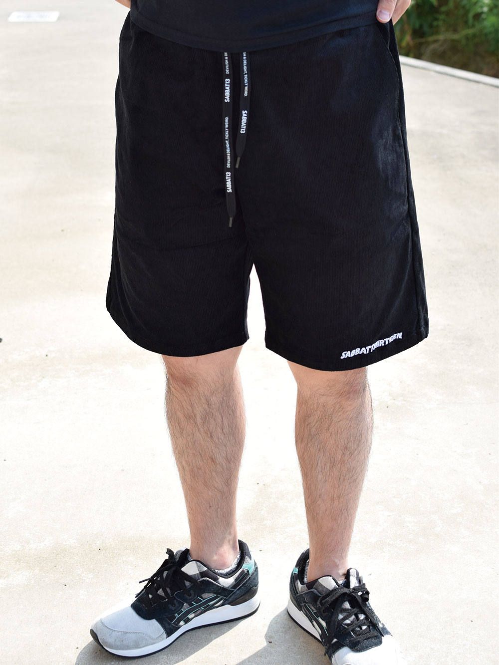 CHILLAXING CORDUROY-SHORTS