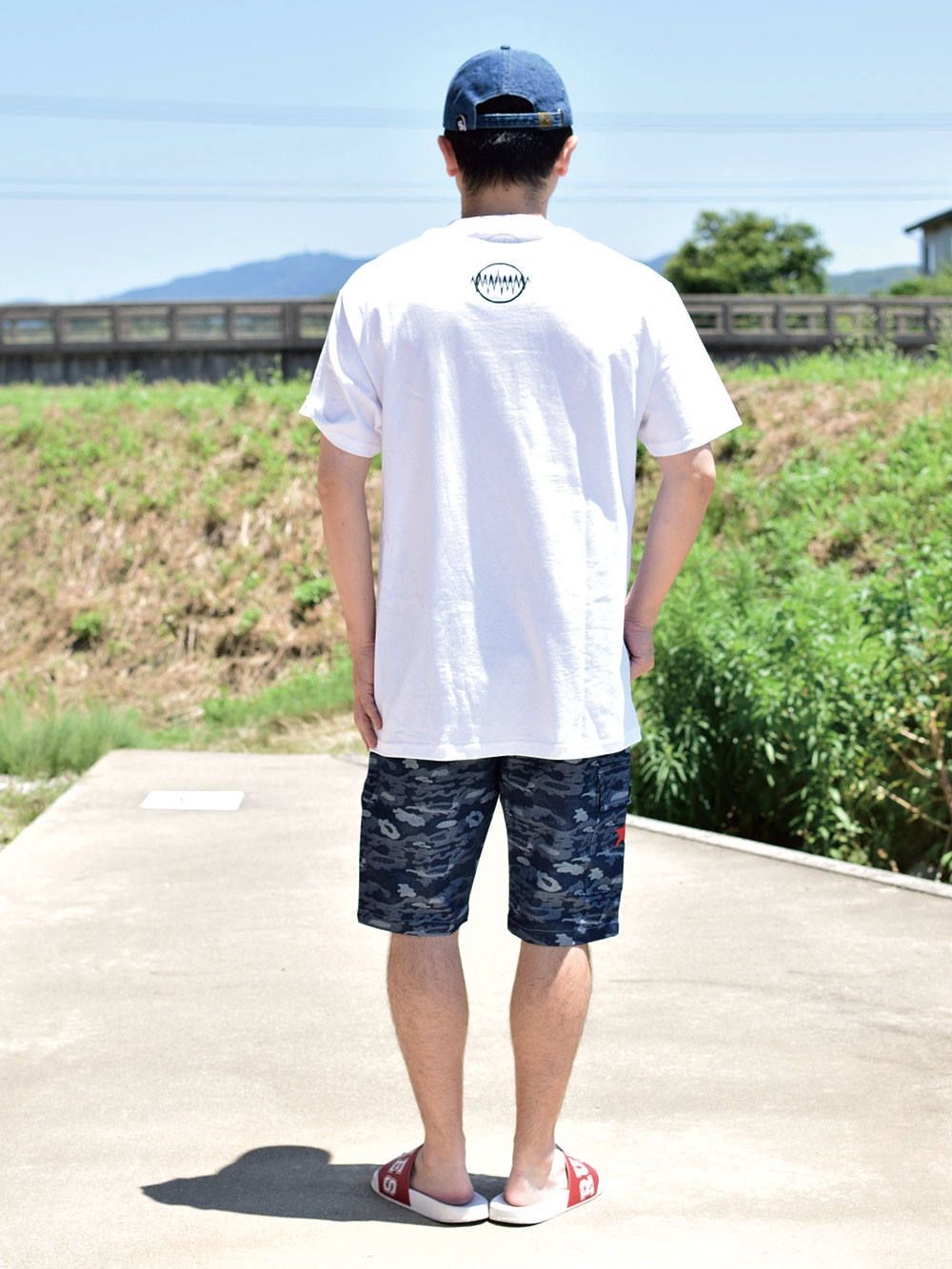 THE BEACH tee