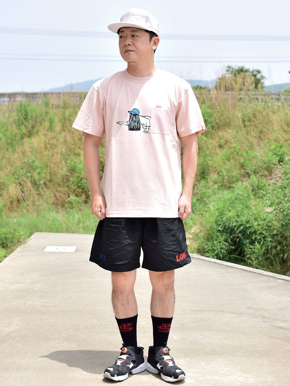 ポケットから女TEE