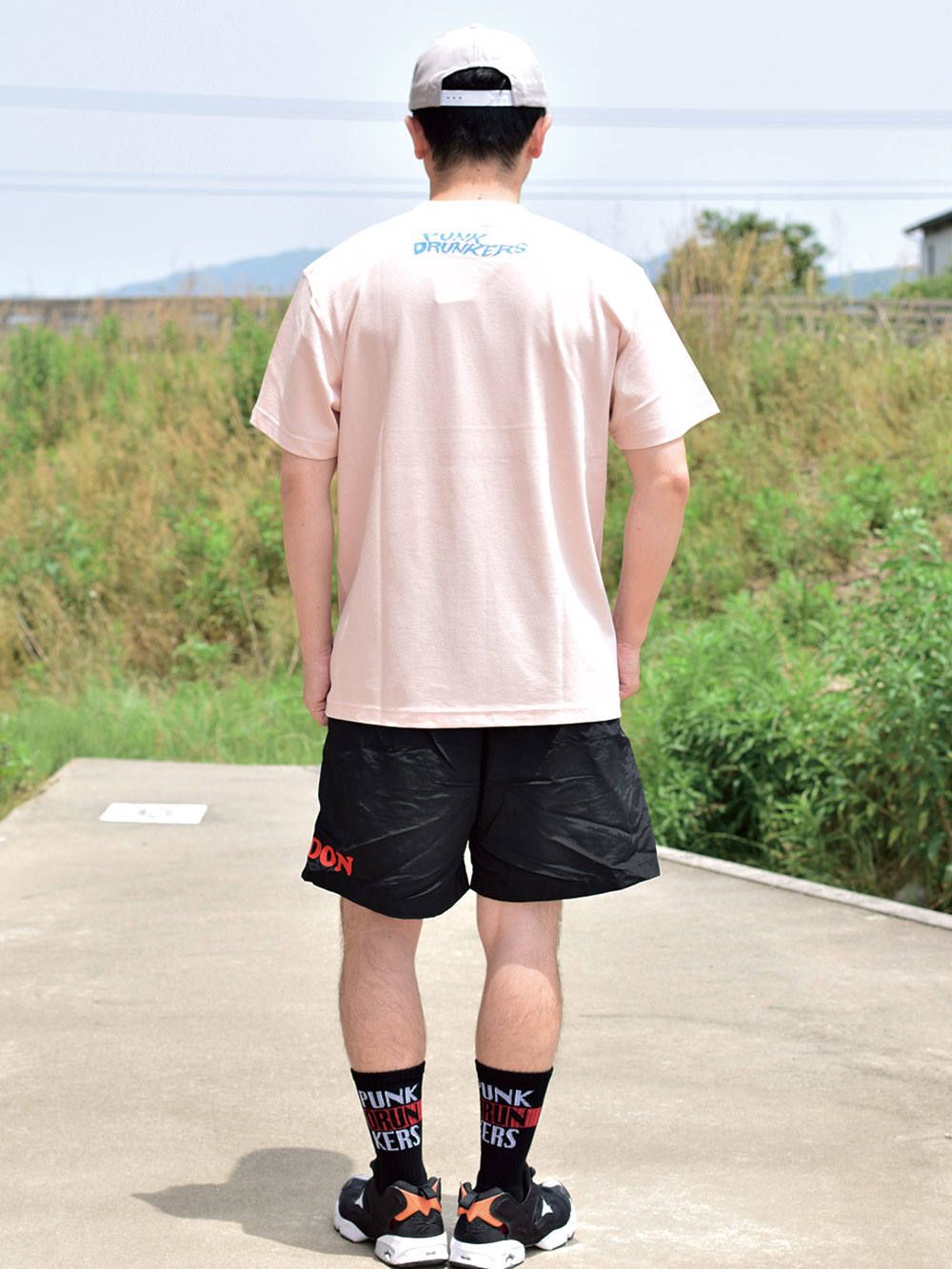 ポケットから女TEE
