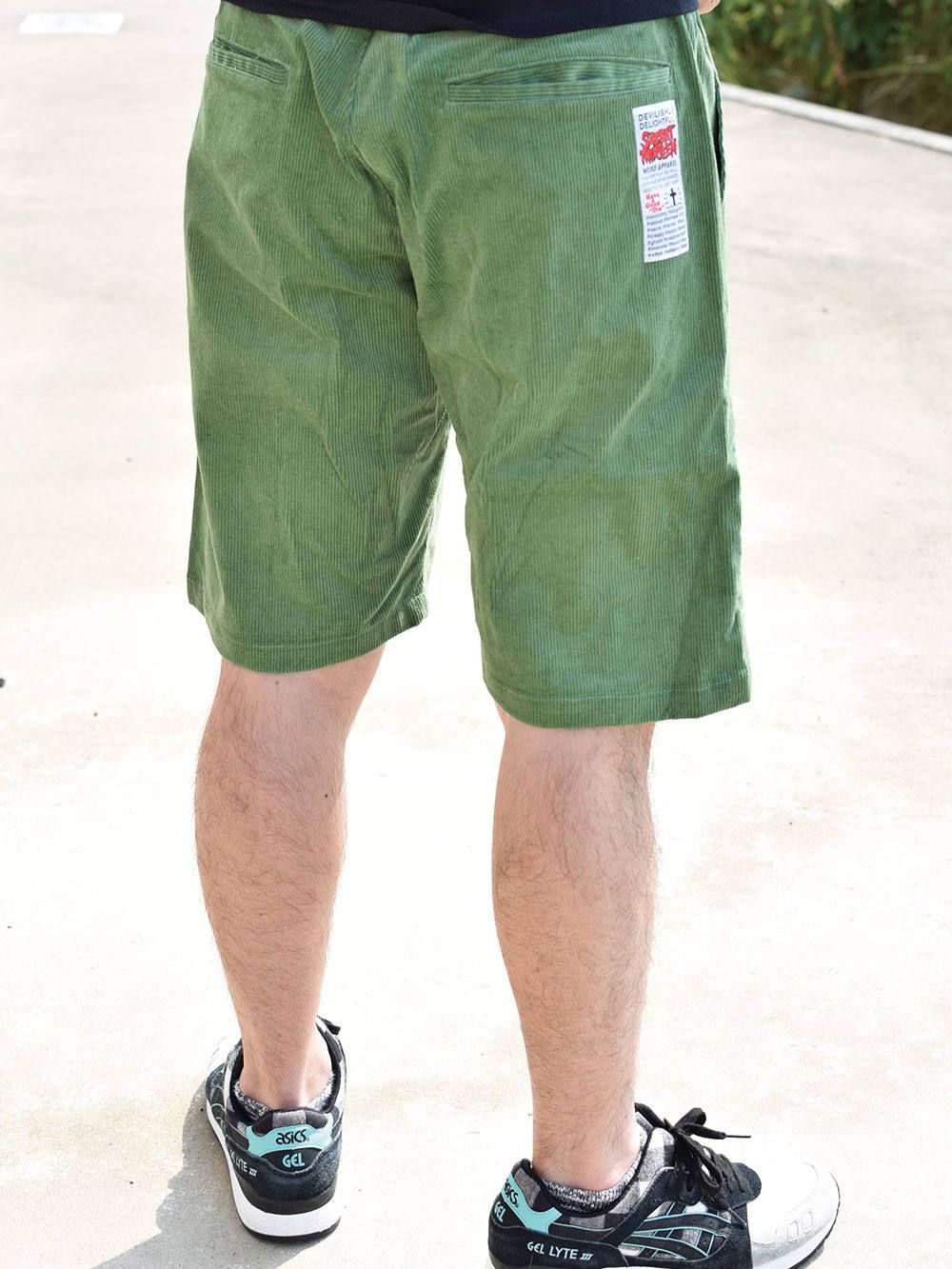 CHILLAXING CORDUROY-SHORTS