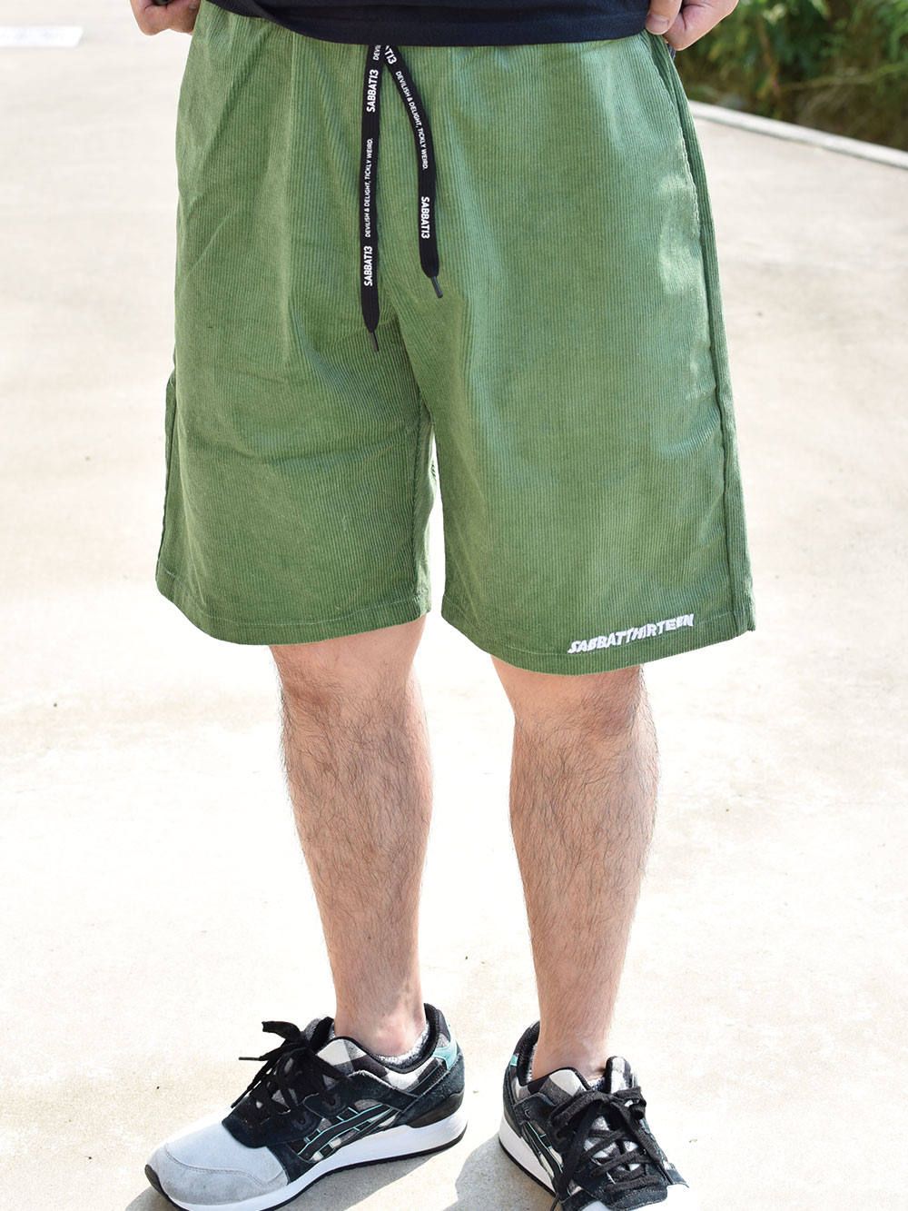 CHILLAXING CORDUROY-SHORTS