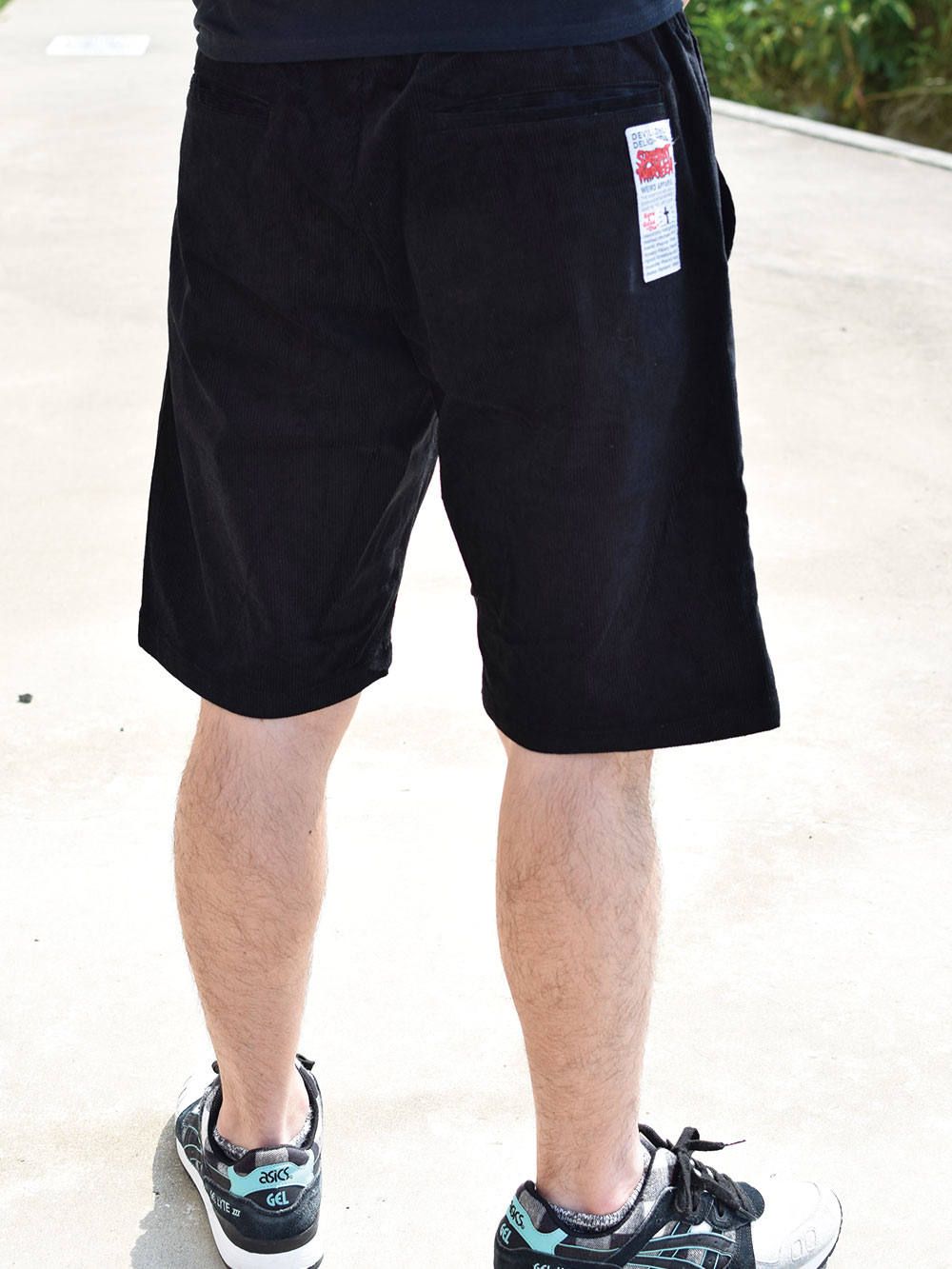 CHILLAXING CORDUROY-SHORTS