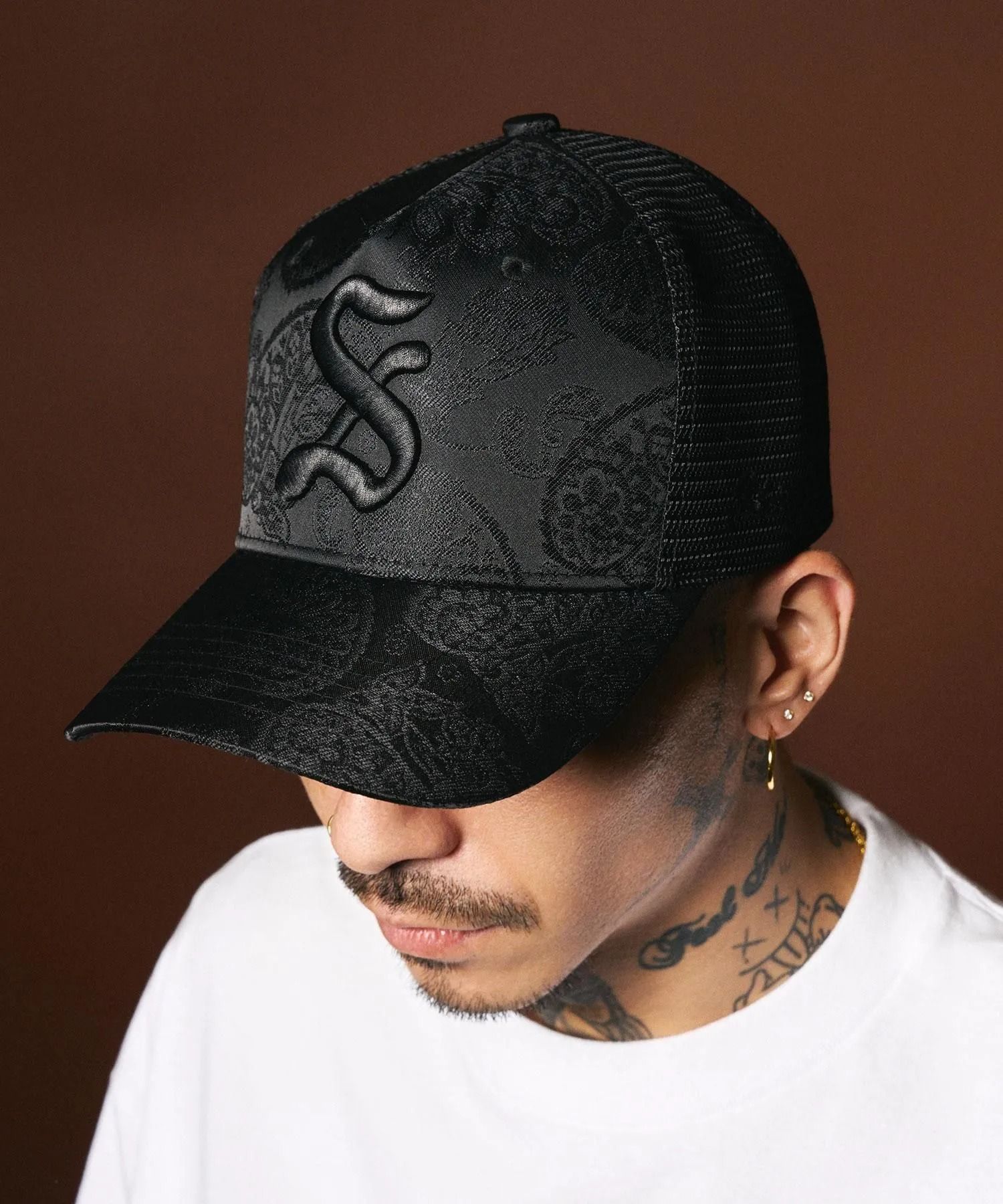 Jacquard paisley mesh cap