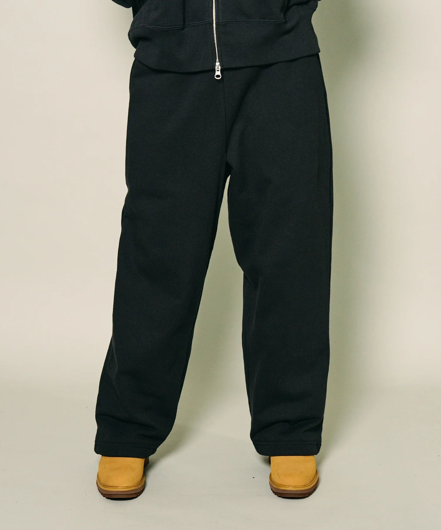 Wide sweatpants