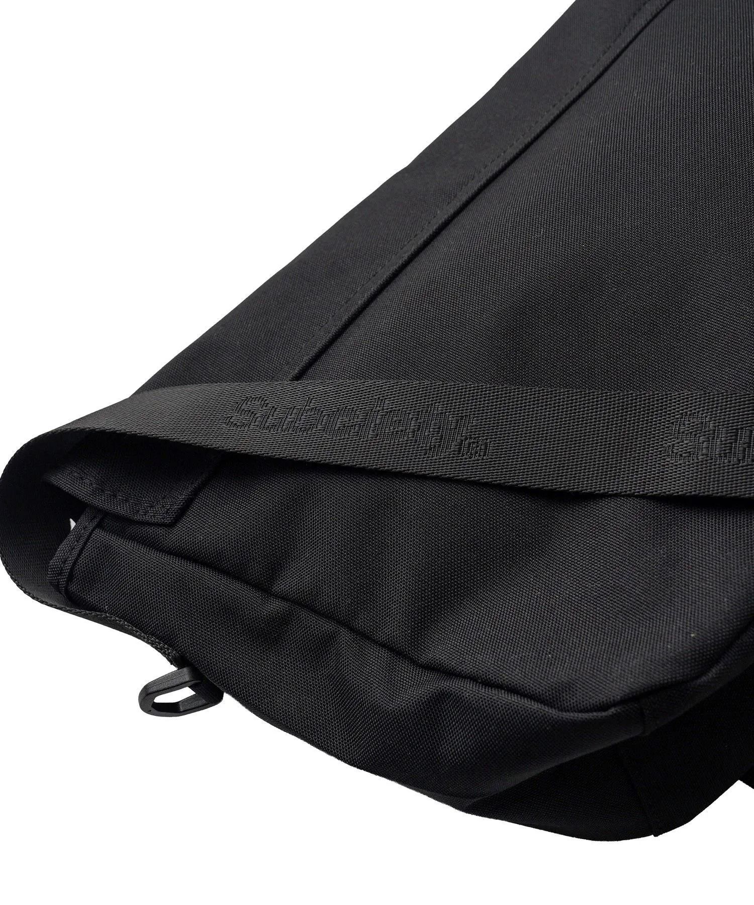 Metal buckle shoulder bag