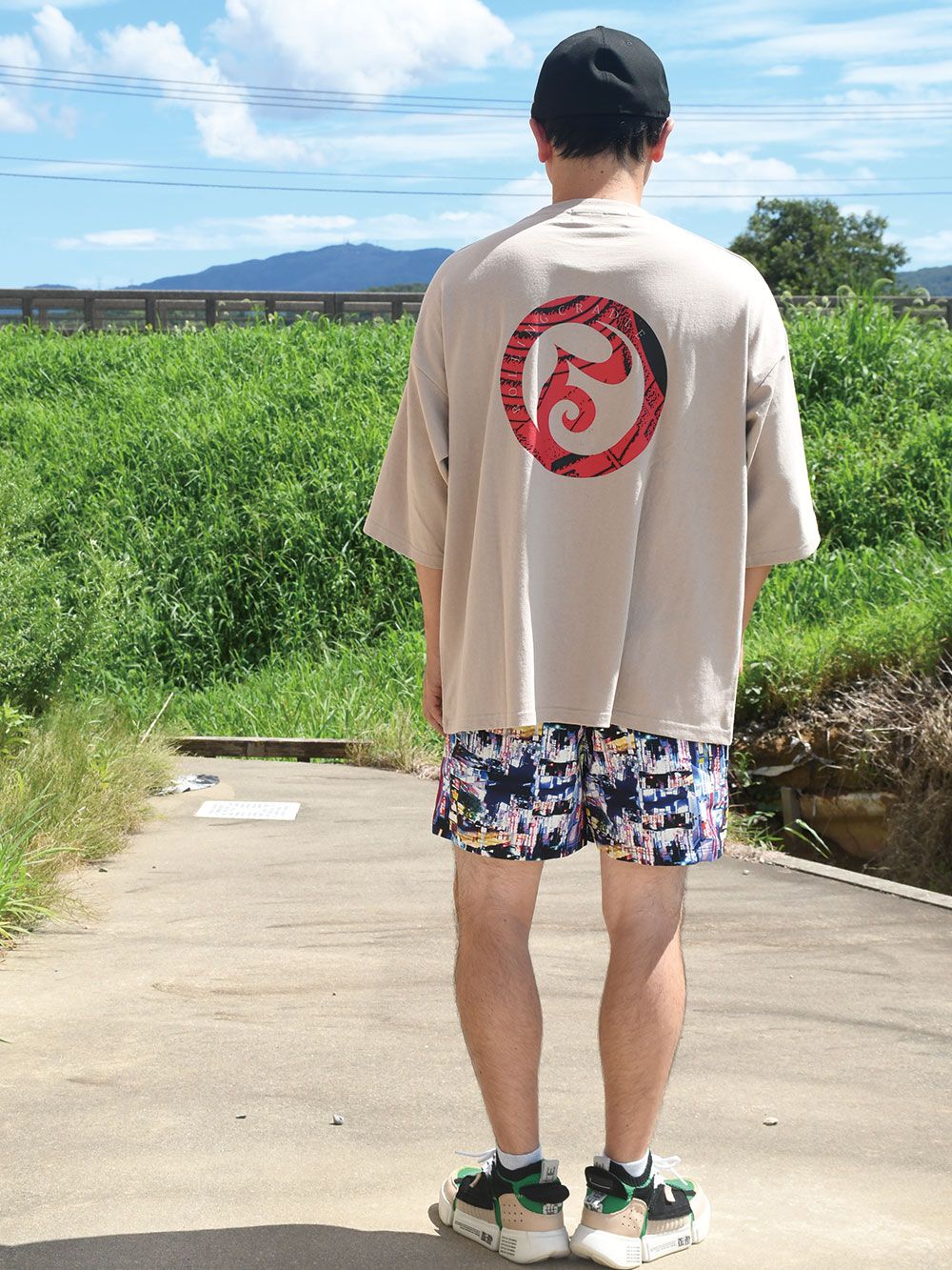 MAGAZINE-TEE