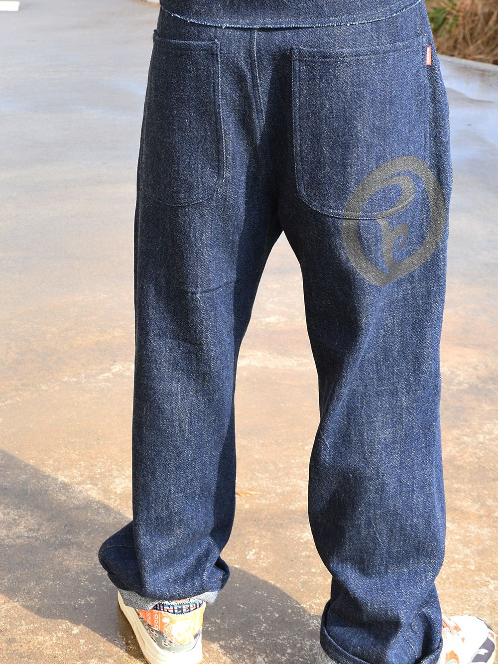 FLOWER DYED DENIM PAINTER-PANTS
