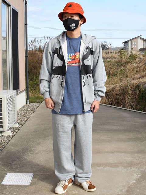 開けてよし、閉めてよし、のジップパーカ！