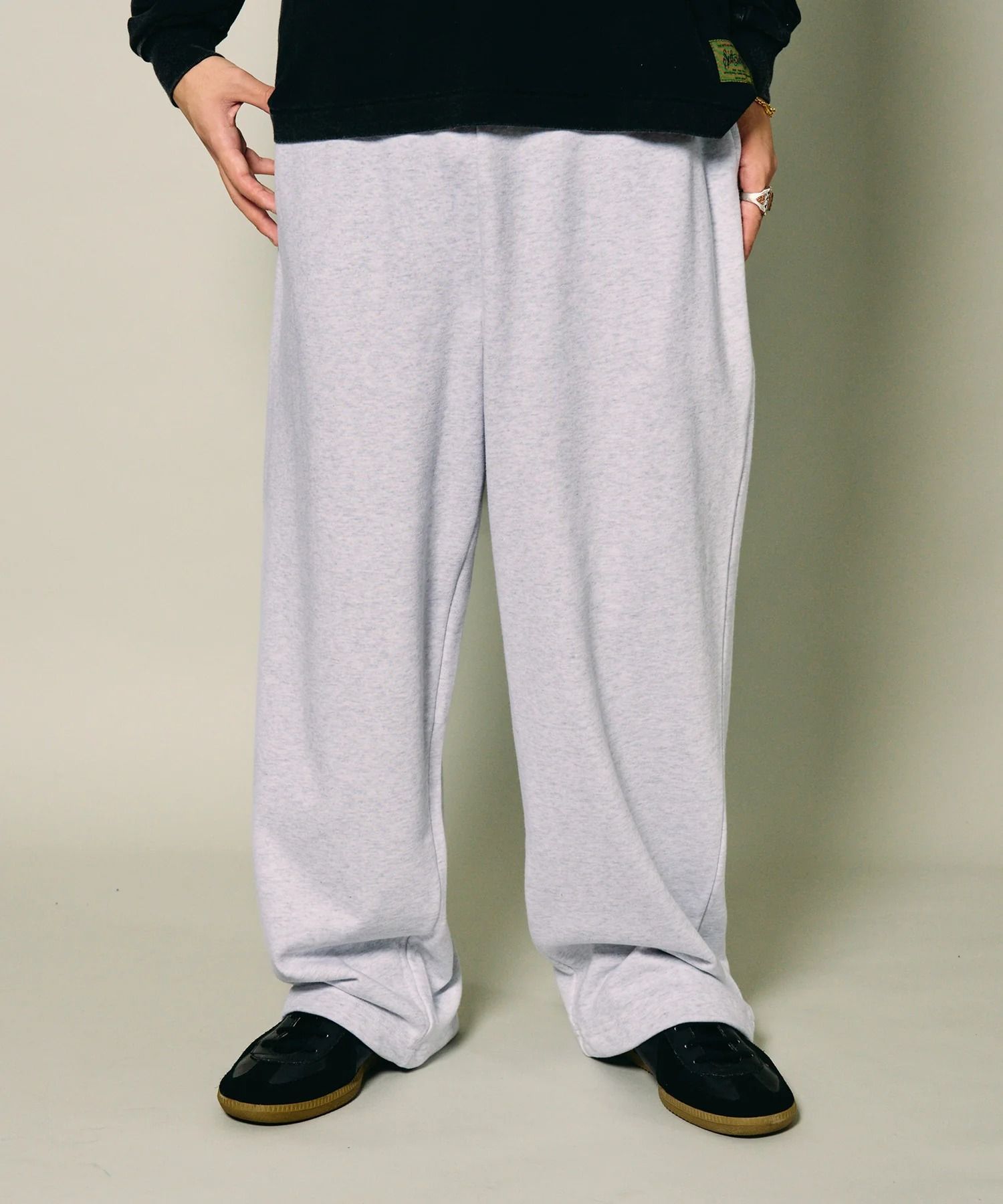 Wide sweatpants