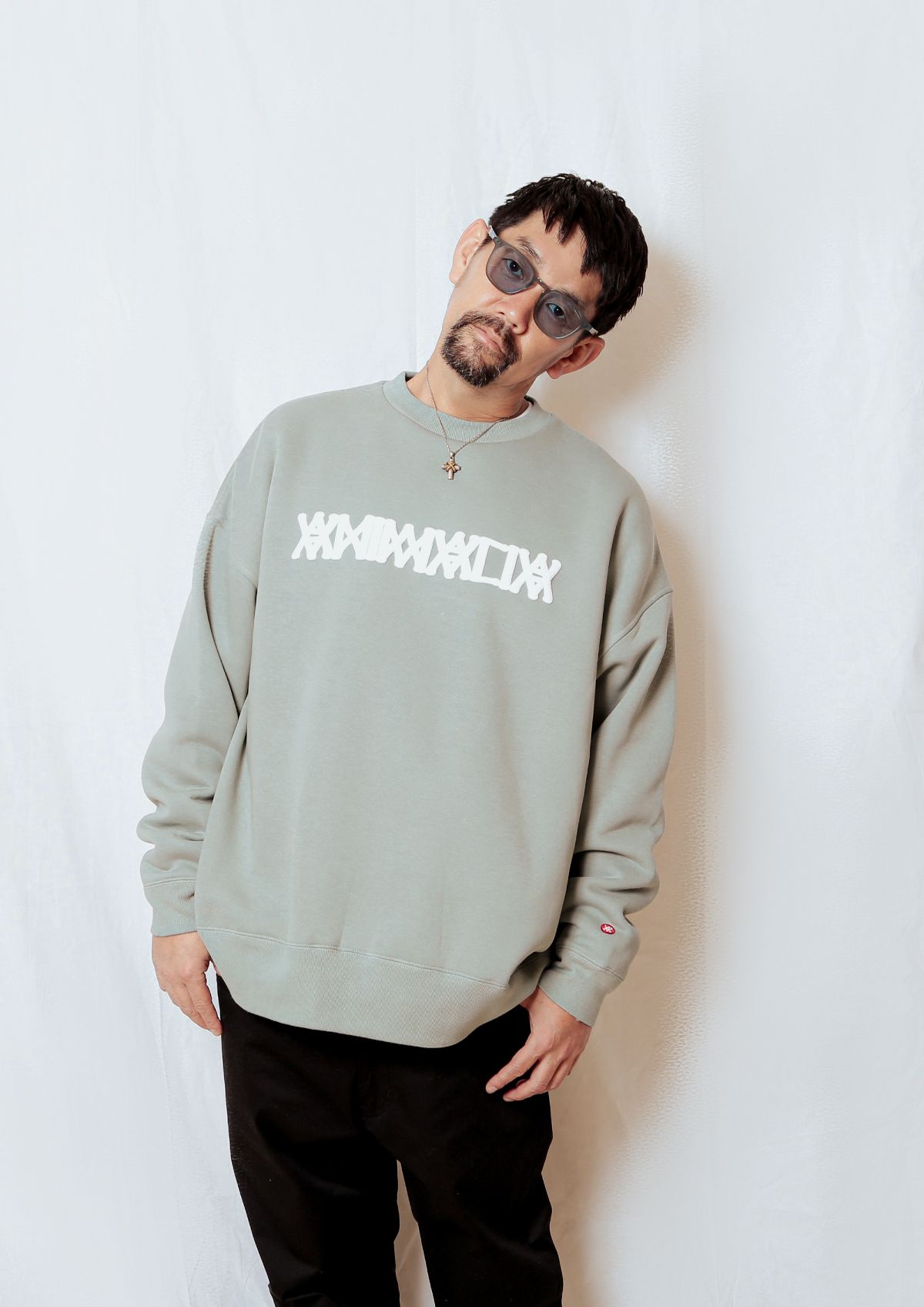 BIG SILHOUETTE CREW NECK- Foaming Logo