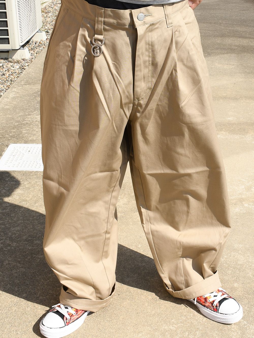 CONSPICUOUS TUCK-PANTS