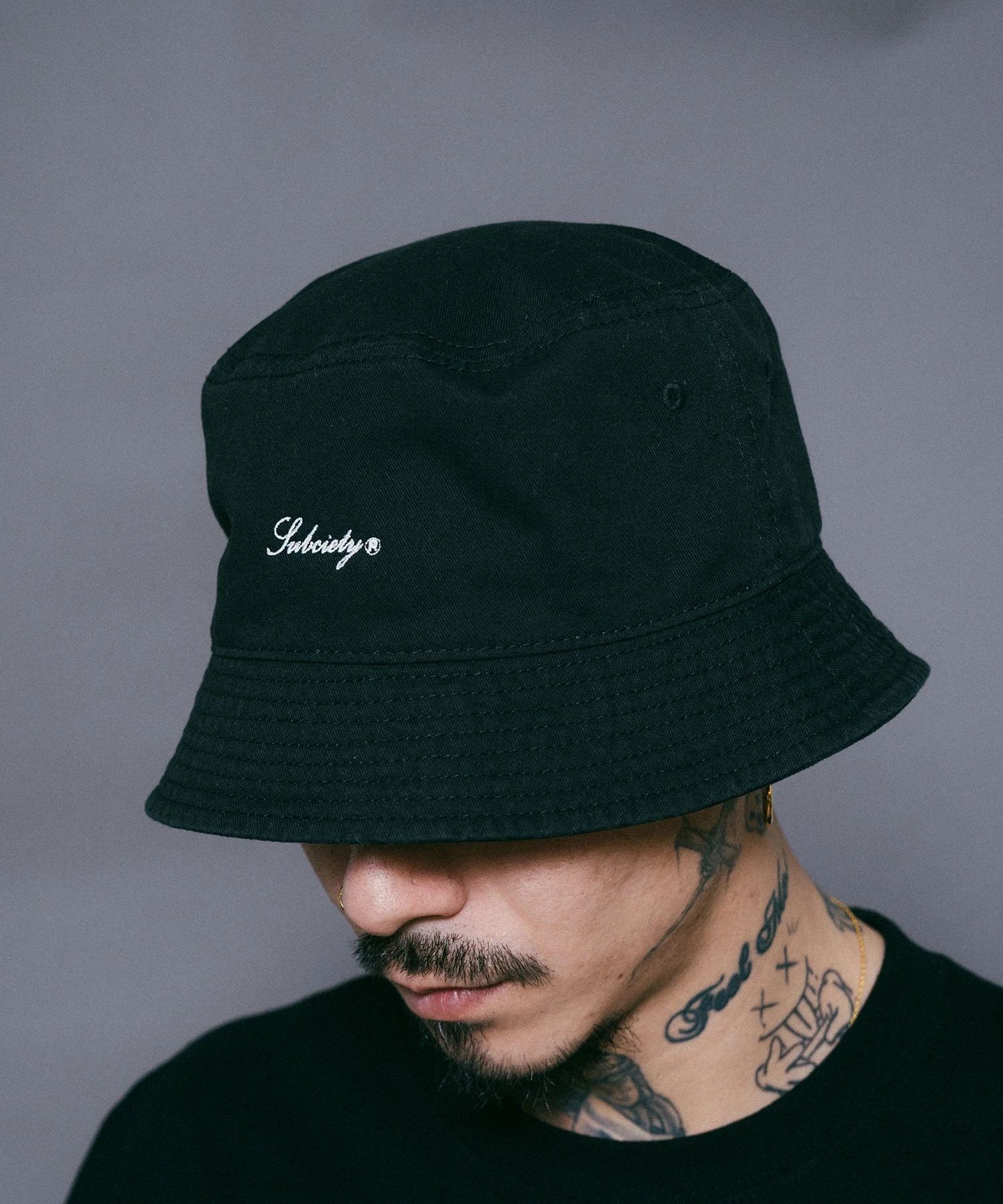 BUCKET-HAT