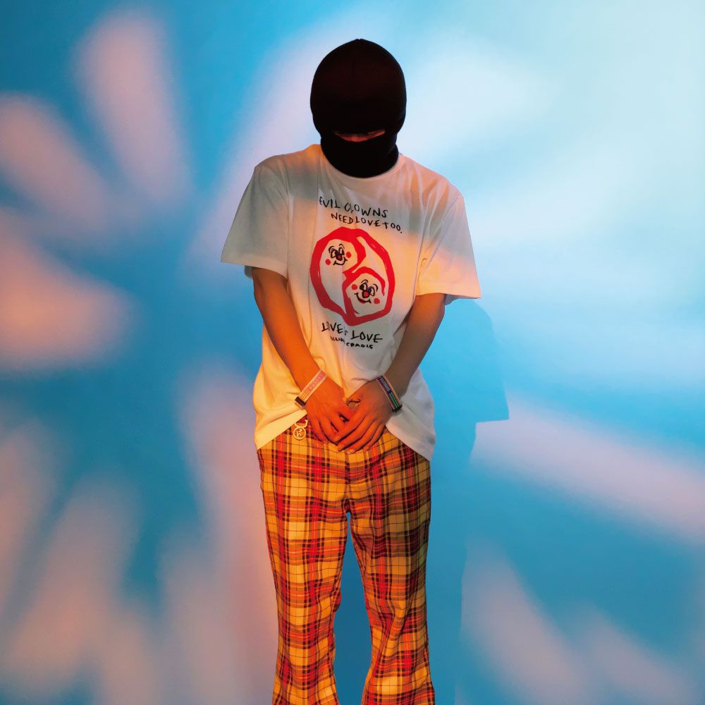 LOVE IS LOVE-TEE