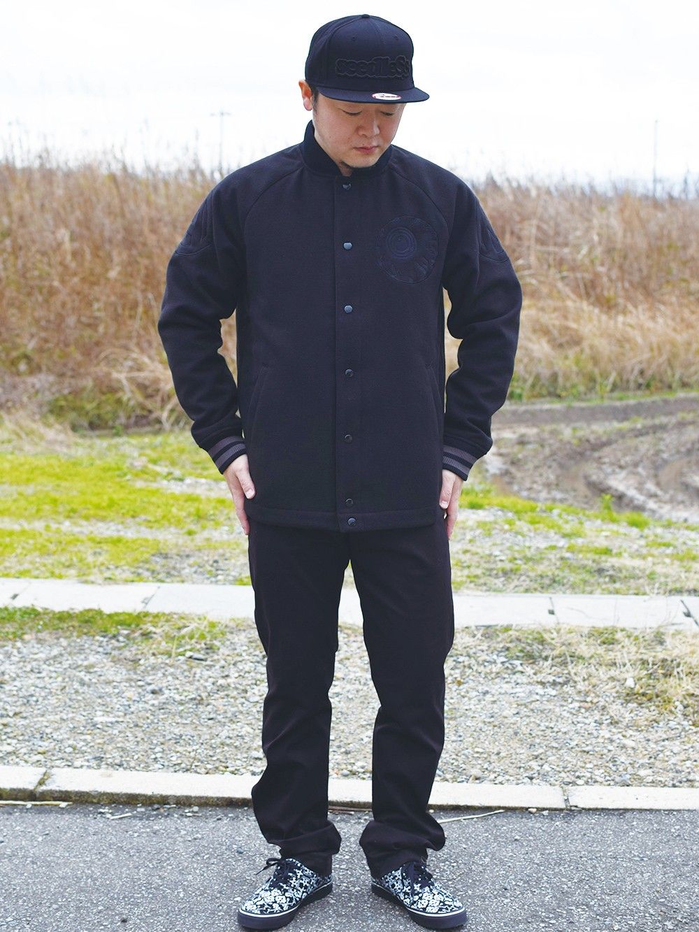 ALL BLACK !!