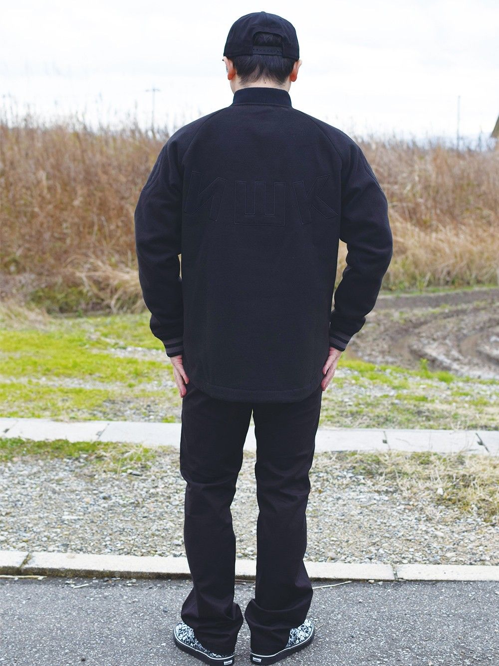 ALL BLACK !!