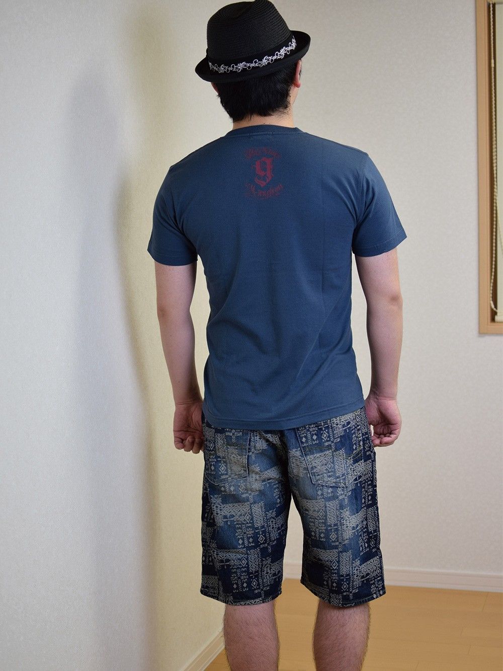 Tシャツ1枚でもとことんROCKに!