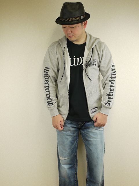 ちょい大人なパーカスタイル