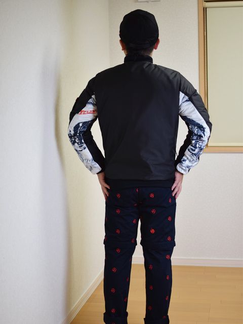 腕を合わせると・・