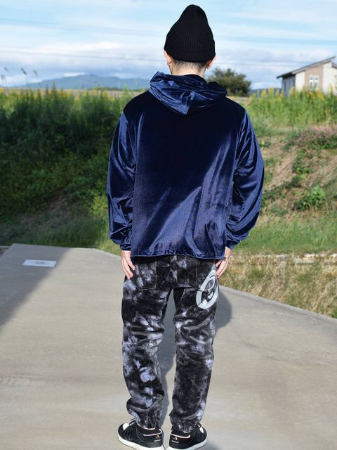 怪しく光る・・!