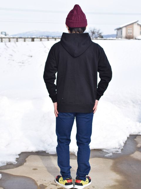 ハンドサインは13!