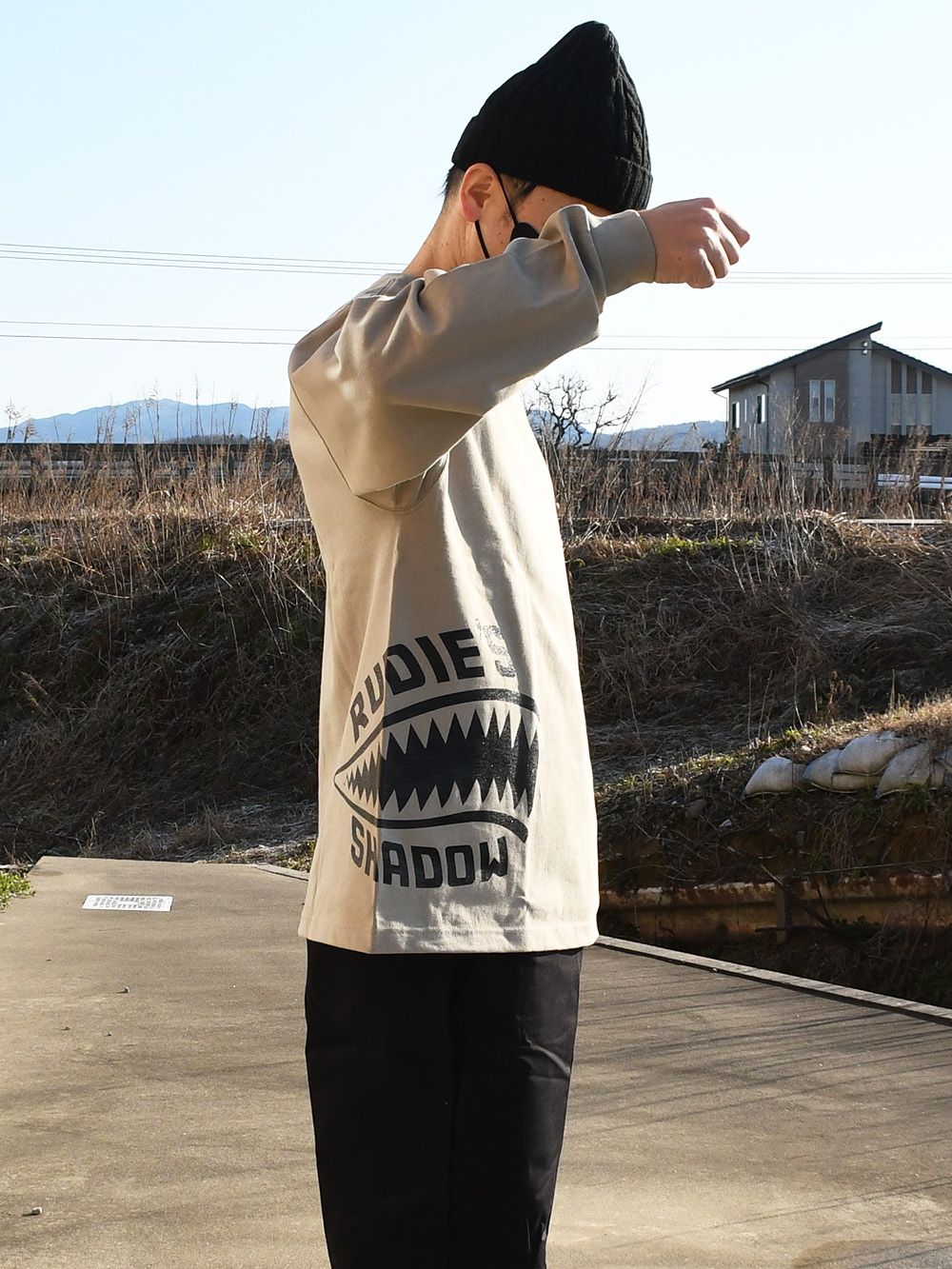 SHARK TEETH -BIG SILHOUETTE LS TEE