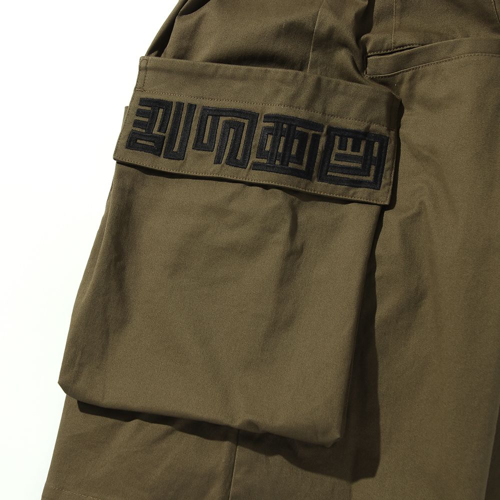 四角ロゴカーゴショーツ