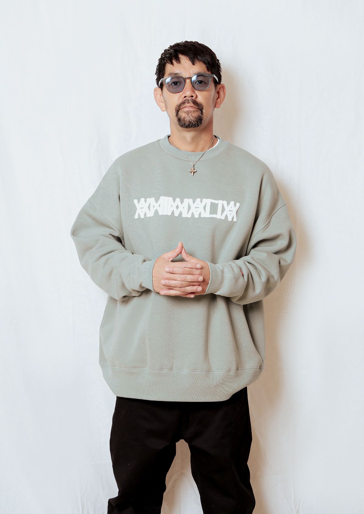 BIG SILHOUETTE CREW NECK- Foaming Logo