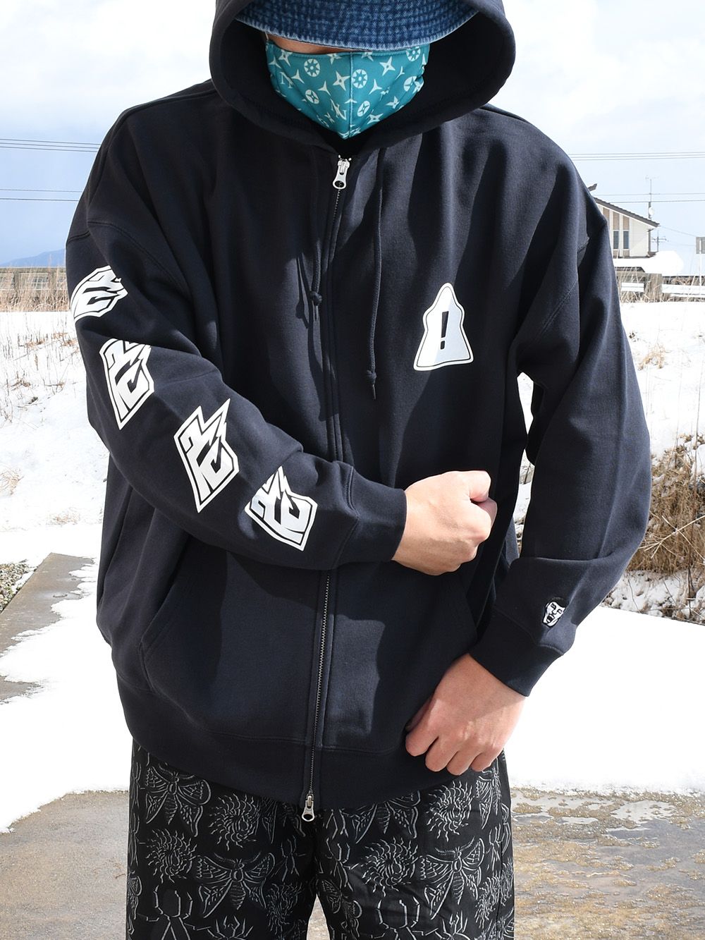 鮫人出没注意BIG.ZIPパーカ