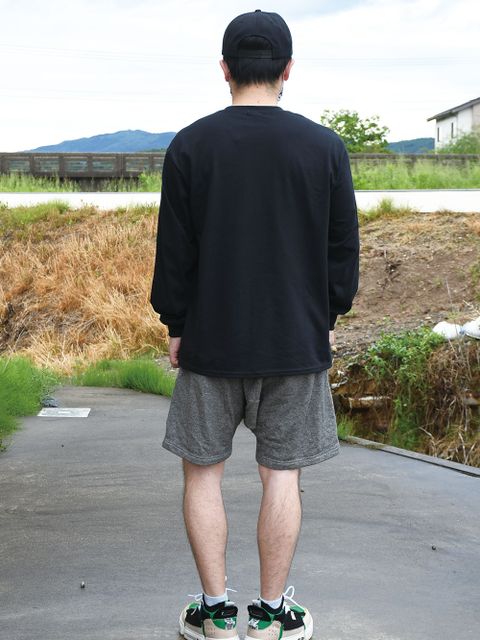 独りでも強くたくましく生き残るのニャ!