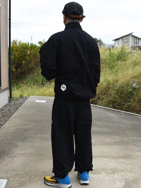 いい意味でスポーツ感がなく、ストリートにおすすめなトラックJKT！