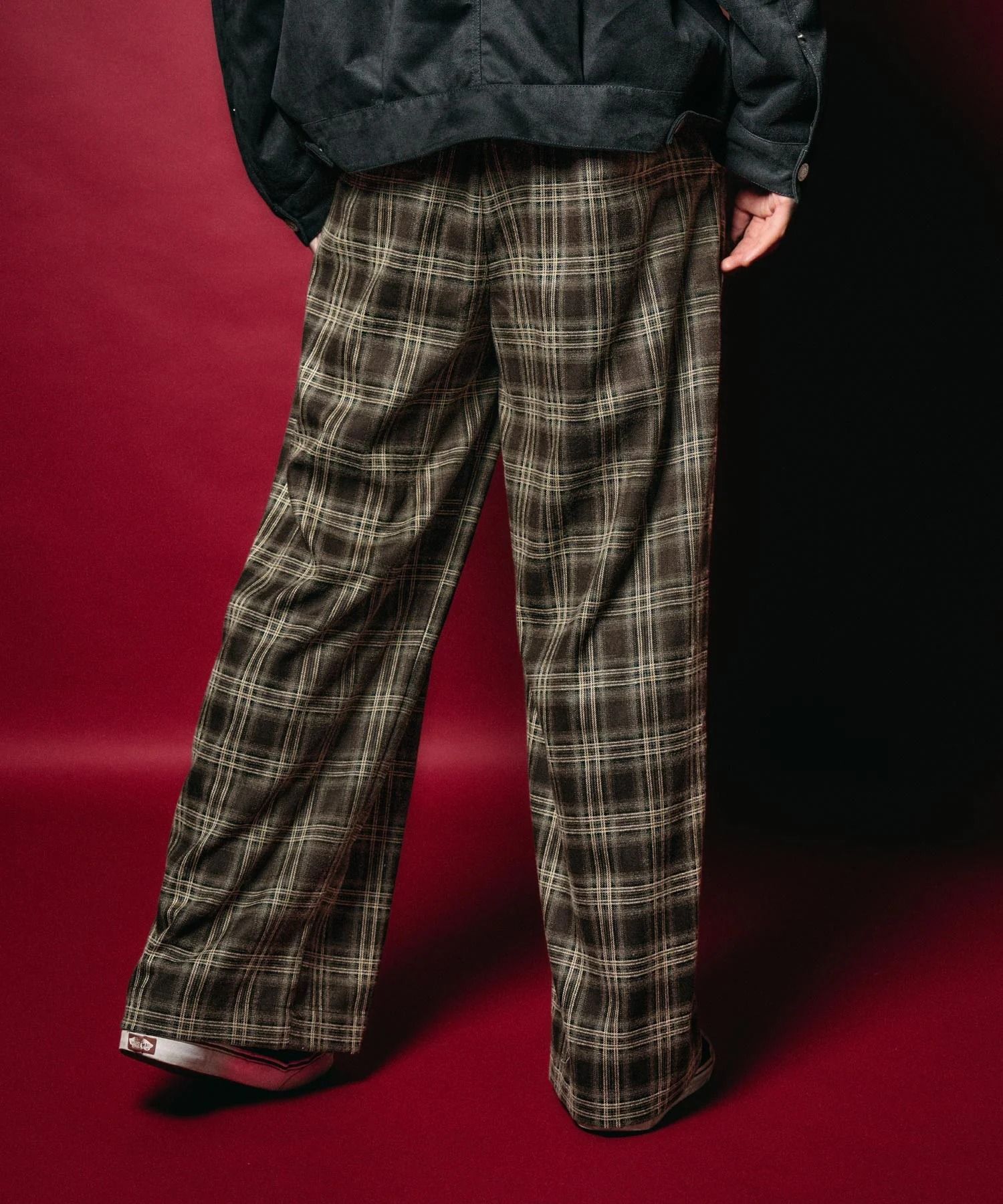 Wide straight check slacks