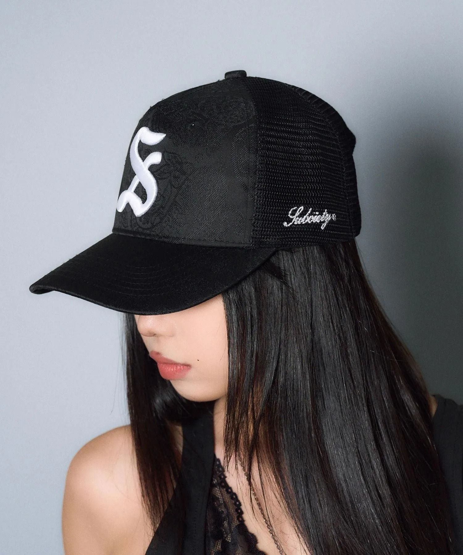 Jacquard paisley mesh cap