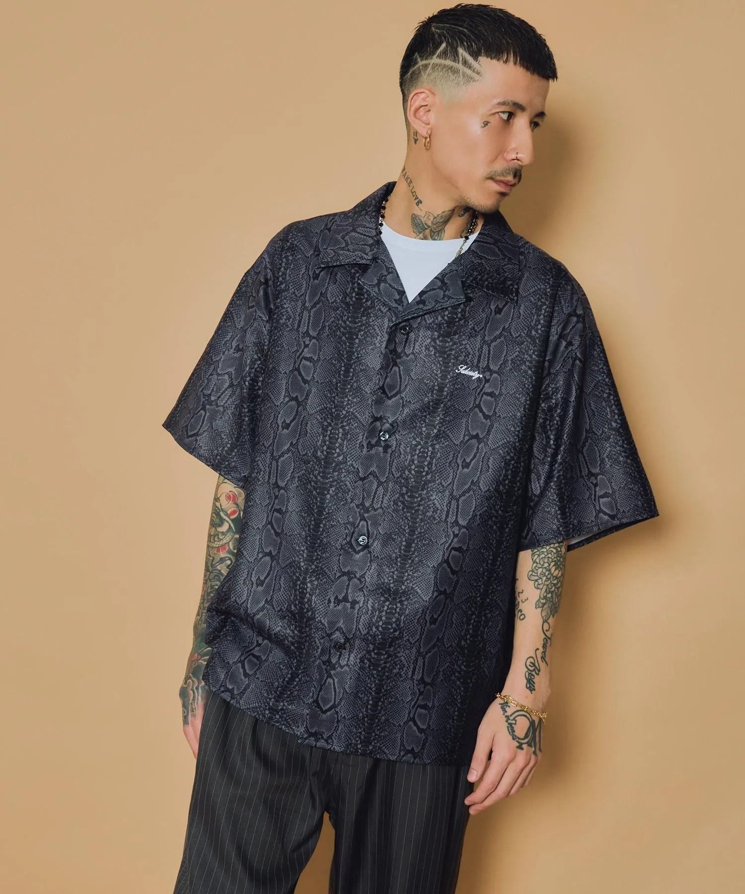 Essential open collar shirt