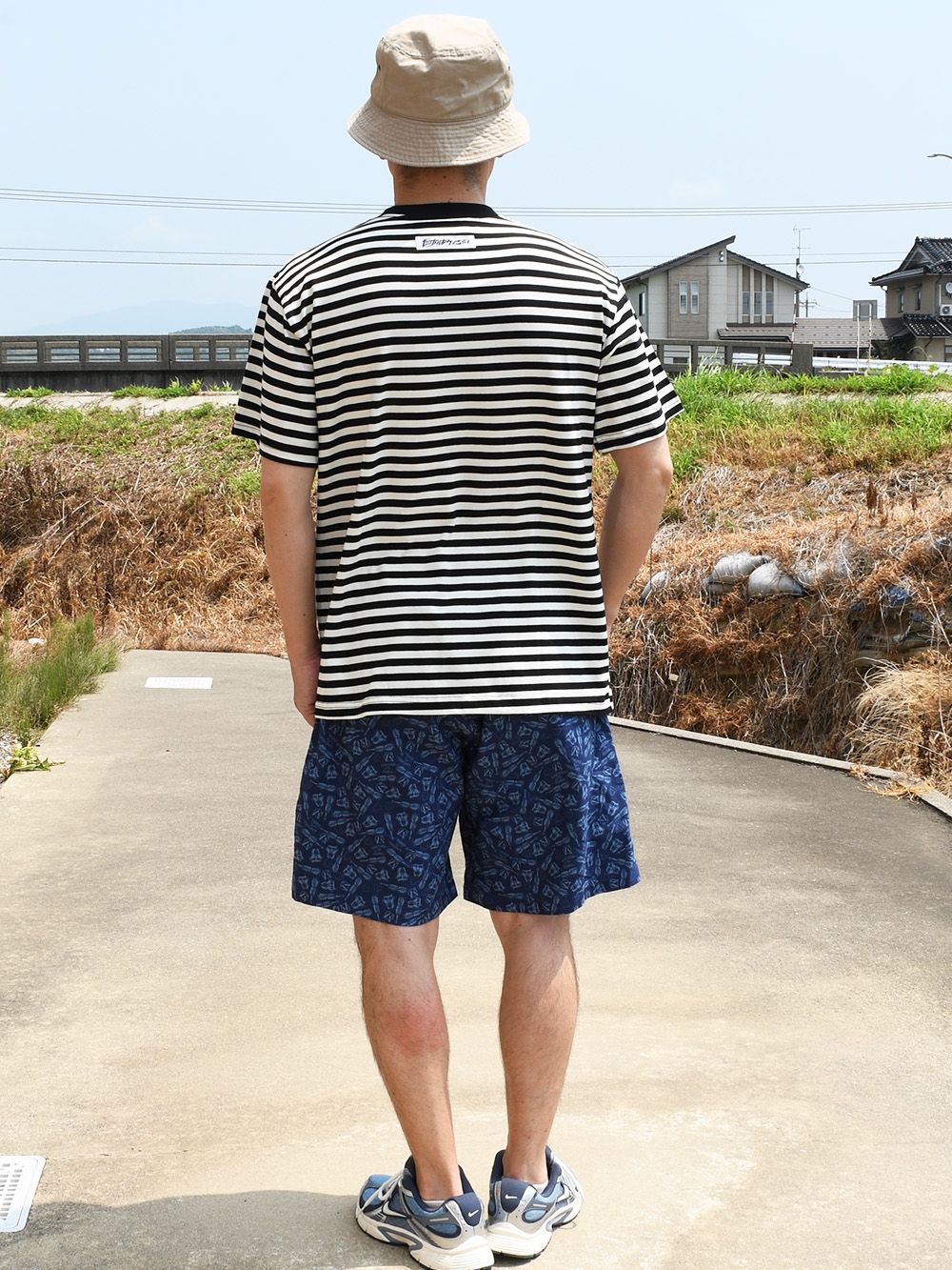 鮫人刺繍ボーダーTEE