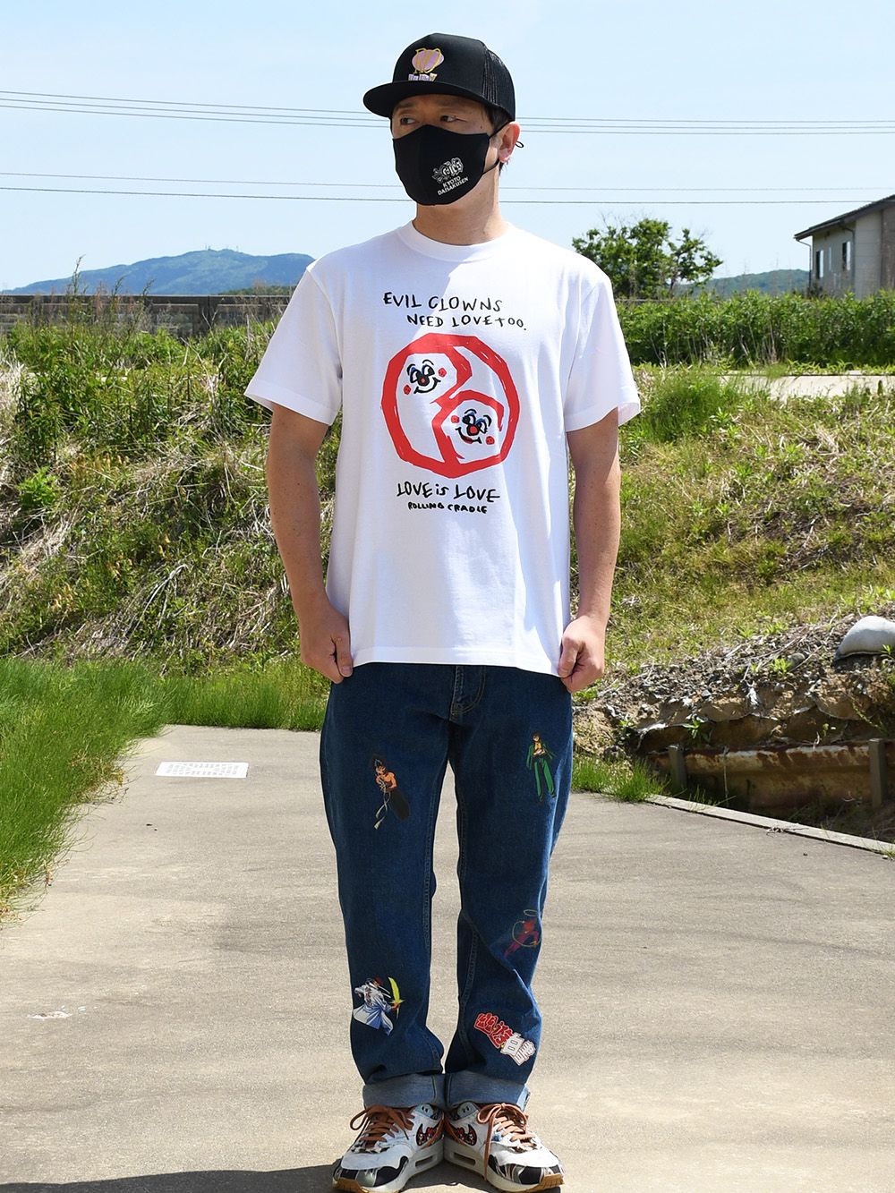 LOVE IS LOVE-TEE