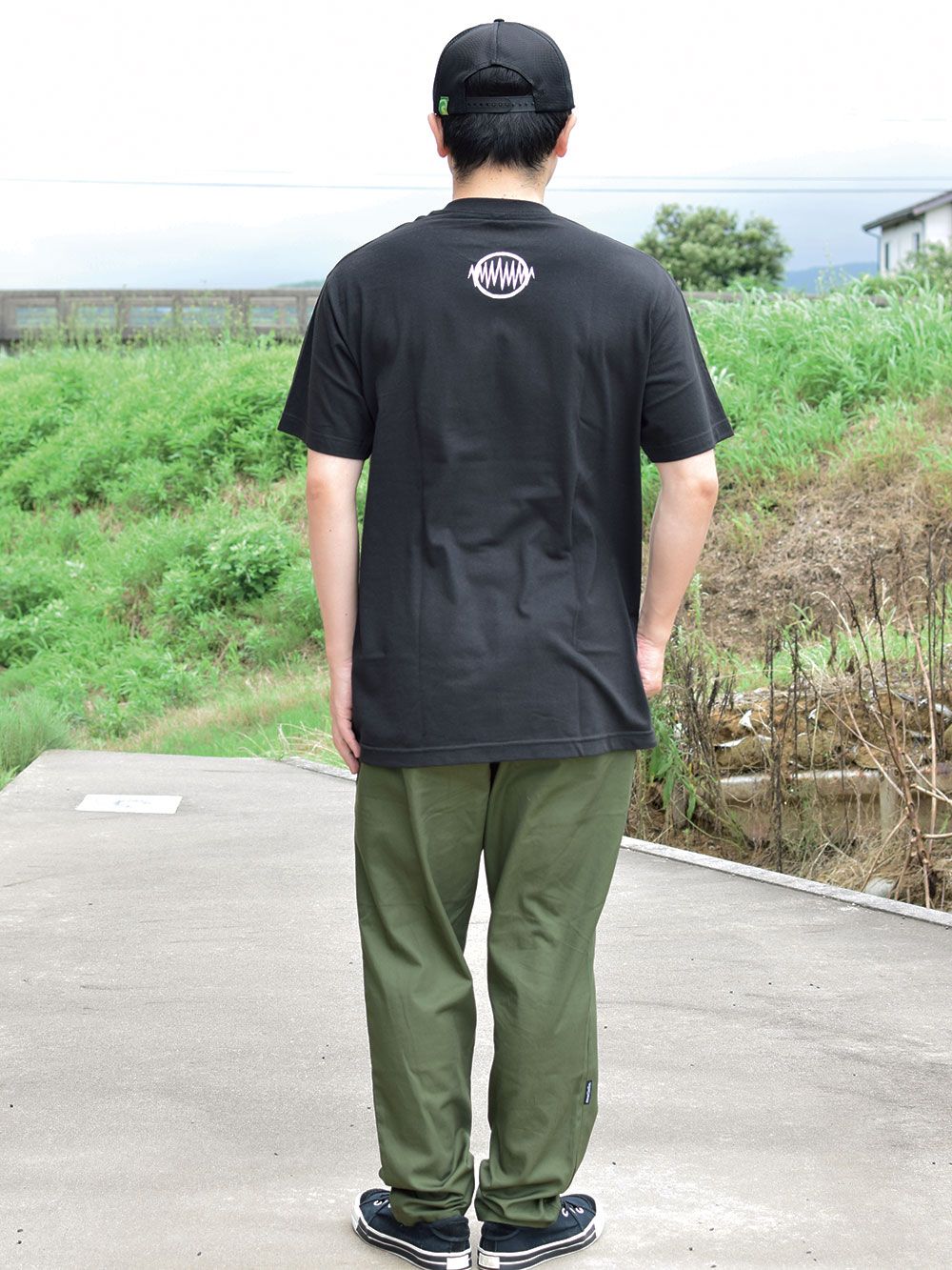 shark out of pocket tee
