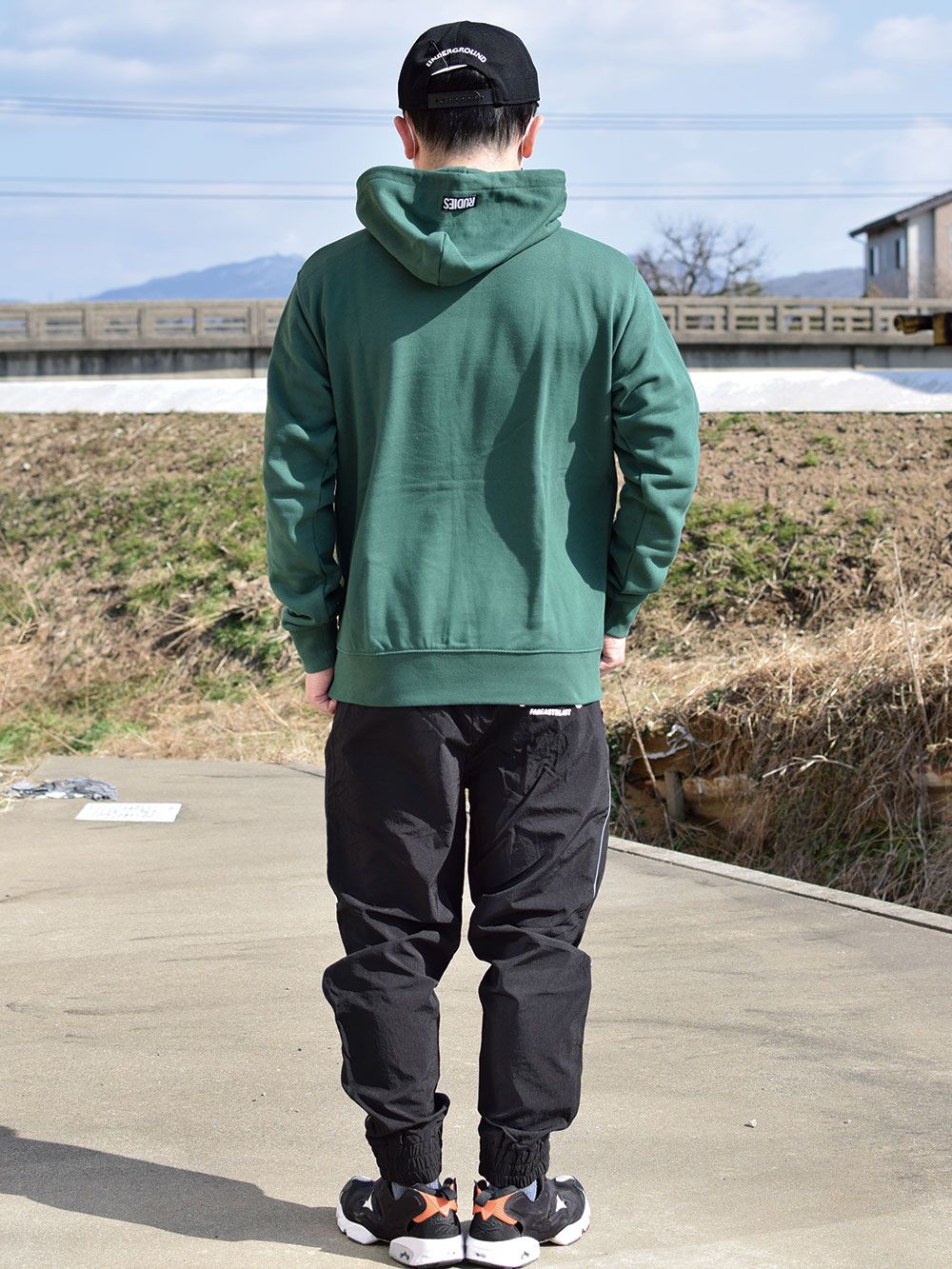 SLICK HOOD-SWEAT