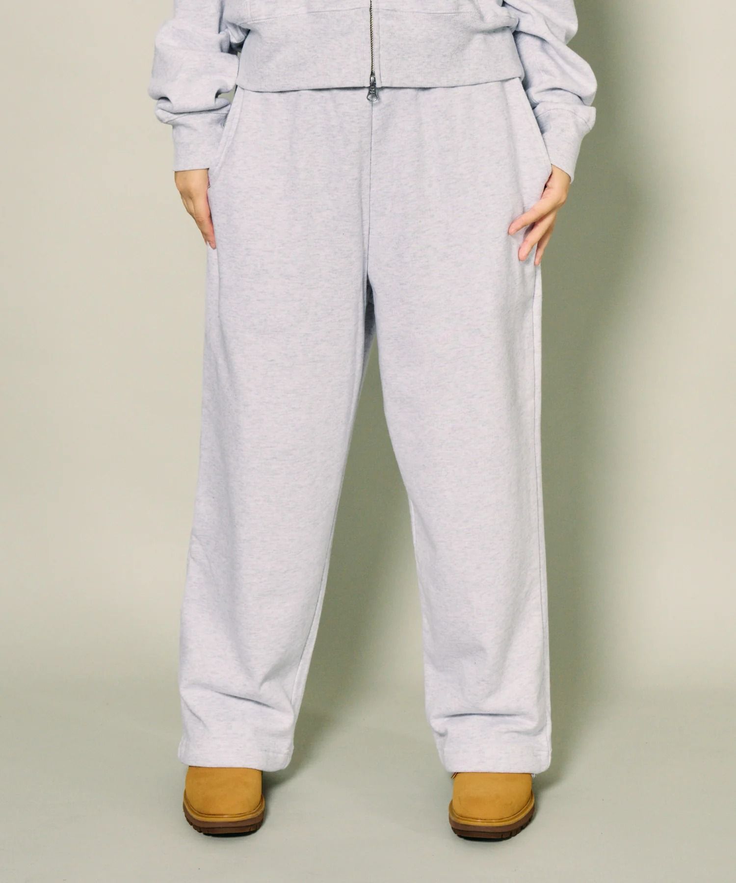 Wide sweatpants